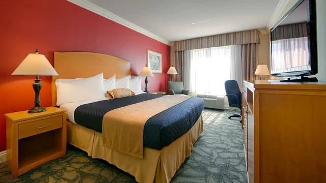 غرفة قياسية بسريرين كوين، Best Western Plus Anaheim Orange County Hotel 5/10