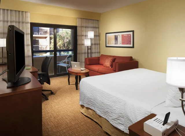 غرفة بسرير كينج، Courtyard by Marriott Birmingham Hoover 3/4