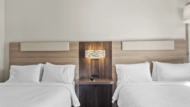 غرفة قياسية، Holiday Inn Express Hotel And Suites Manchester Airport 2/4