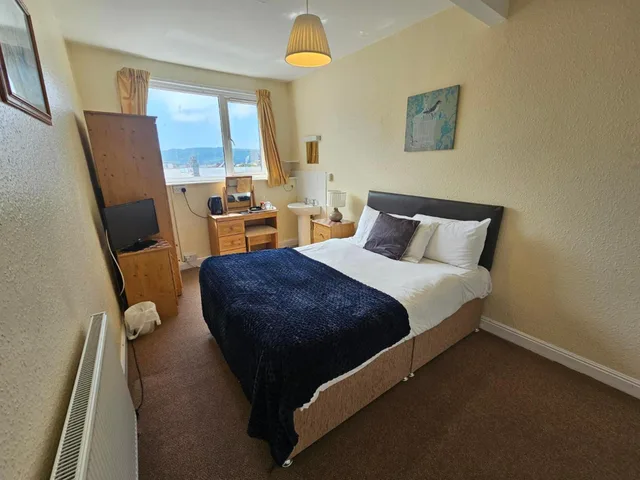 Room, Single, Large, Rivelyn Hotel 4/5