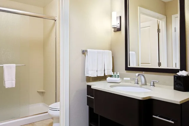 جناح بسريرين كوين وسريرين كوين بغرفتي نوم، Homewood Suites By Hilton Orlando Airport 4/5