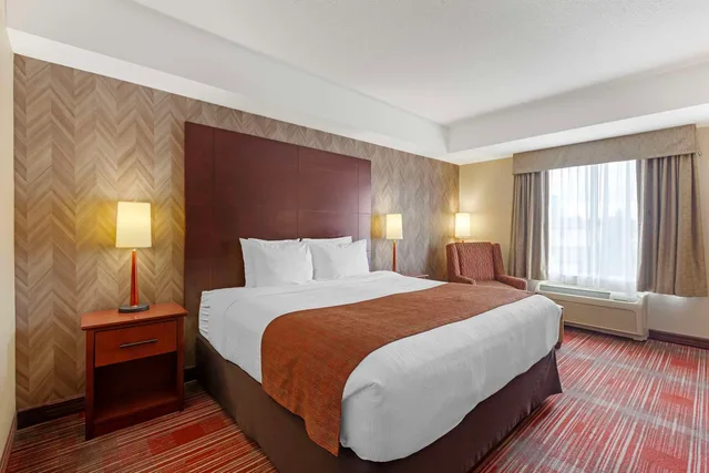غرفة بسرير كينج لذوي الإعاقة، Best Western Plus Muskoka Inn 2/4