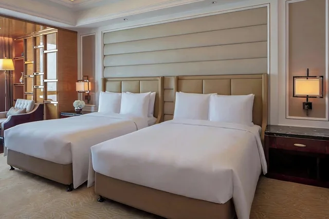 غرفة بسريرين مزدوجين بإطلالة على المدينة، Ritz Carlton Chengdu 2/8
