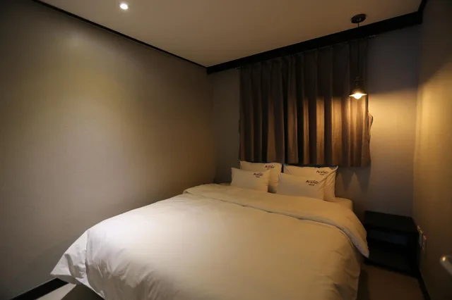 جناح عائلي، Busan Gupo Almond 2/3