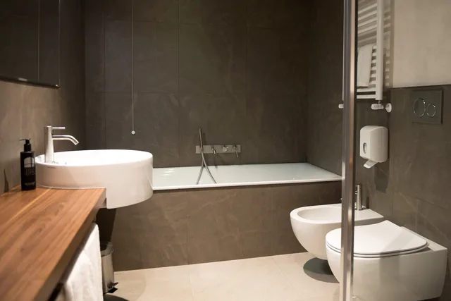 جناح جونيور، Gasometer Urban Suites 2/2