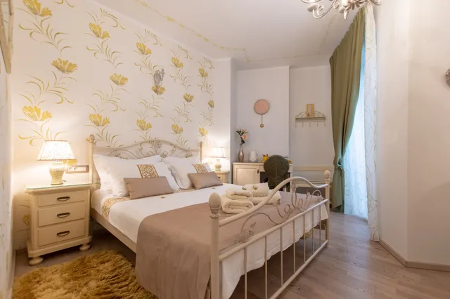 غرفة ديلوكس بسرير كوين بشرفة، Unique Luxury Rooms 1/3
