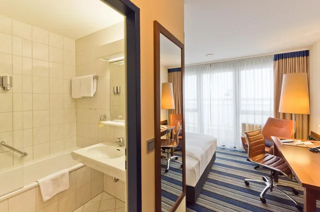 غرفة كلاسيكية ثلاثية بسرير مزدوج، Arthotel ANA im Olympiapark 6/6