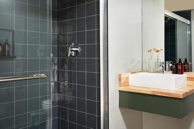 Loft, Suite, 2 Queen Beds, Trundle Bed, Mountain View، Hunter Lodge, a Bluebird by Lark 3/3