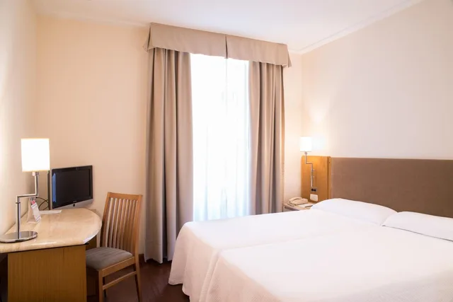 غرفة بسرير مزدوج أو سريرين منفصلين، Hotel Inglaterra 8/10