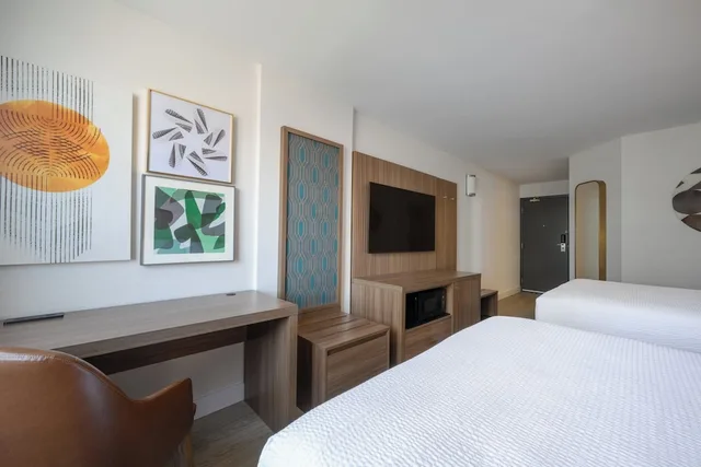 غرفة قياسية بسريرين كوين، Holiday Inn Hotel And Suites Winnipeg Downtown 3/6