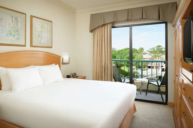 Redesigned, Suite, King Bed، Hilton Suites Boca Raton 3/10
