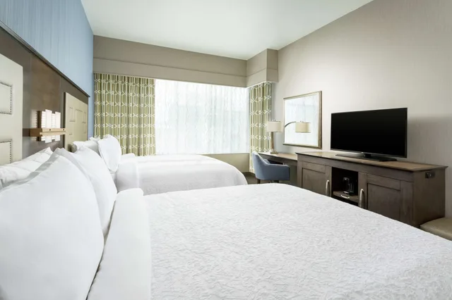 غرفة بسريرين كوين بإطلالة على النهر بشرفة، Hampton Inn & Suites Napa 5/10