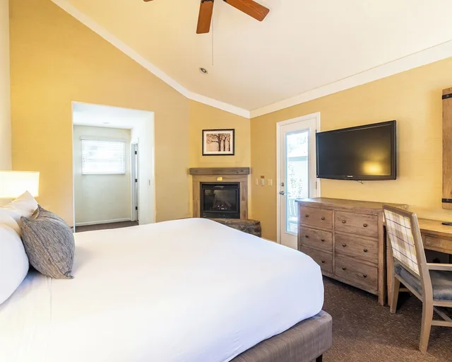 Cottage, King Bed, Tenaya Lodge At Yosemite 1/3