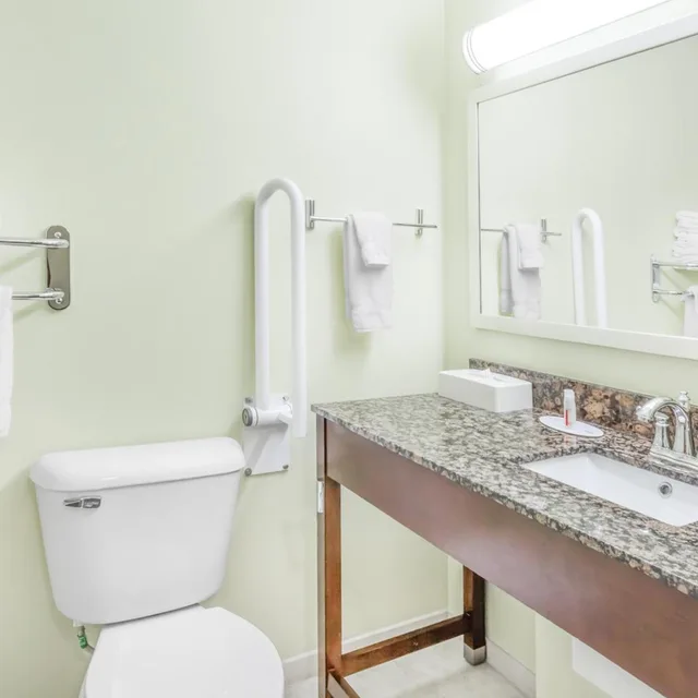 Efficiency, King Bed, Queen Bed, Ground Floor, Ramada by Wyndham Carlyle 3/13