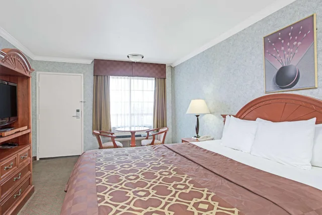 غرفة بسرير كينج للمدخنين، Days Inn By Wyndham Los Angeles Lax Redondo Manhattan Beach 1/10