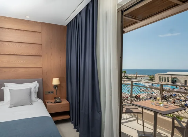 2 Bedrooms, Premier, Suite, 2 Double Beds, Partial Sea View, 2 Bathrooms, Nana Golden Beach 3/4