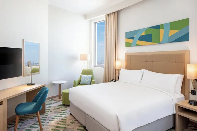 غرفة بريميوم بسرير كينج، Holiday Inn & Suites Dubai Science Park 3/5
