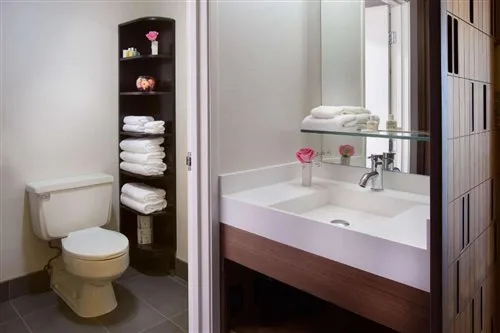 غرفة بسرير مزدوج، Hotel 116 Coast Bellevue Hotel 1/1