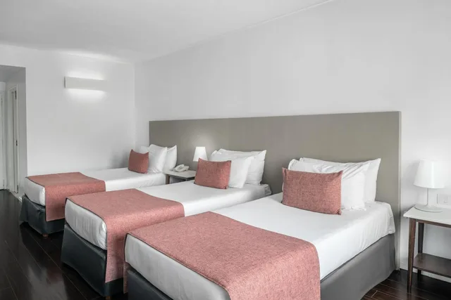 Room, Triple, 3 Beds, Dazzler By Wyndham Buenos Aires Recoleta Ex Dazzler Recoleta 2/10
