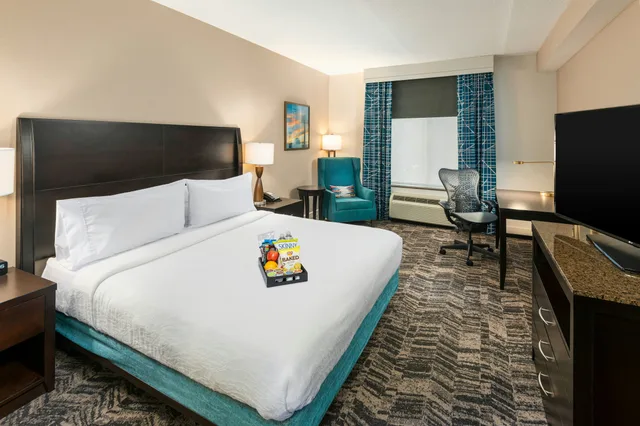غرفة بسرير كينج، Hilton Garden Inn Silver Spring White Oak 1/4