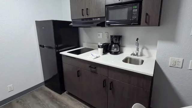 غرفة قياسية رباعية بسريرين مزدوجين، Studio6 Brownsville, TX 9/10
