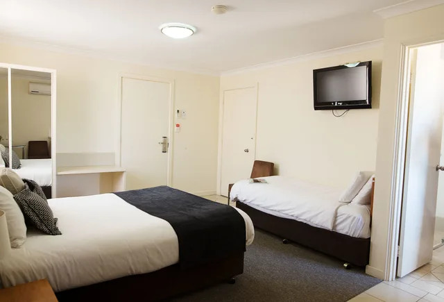 2 Bedrooms, Spa, Apartment, King Bed, 1 Queen and 1 Single Bed، KALBARRI EDGE RESORT 2/10