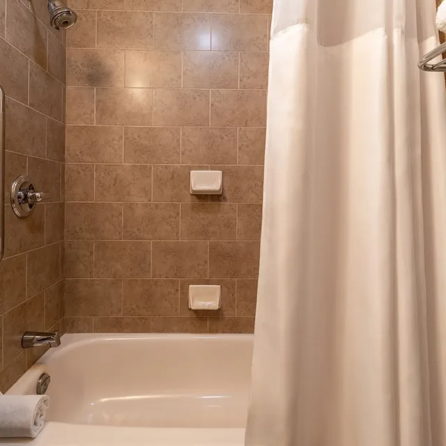 غرفة قياسية بسرير كينج، Inn on Prince Hotel and Conference Centre Truro 4/5