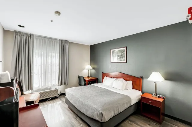 غرفة بسرير كينج لذوي الإعاقة، Garner Hotel Liberty Lake by IHG 2/4