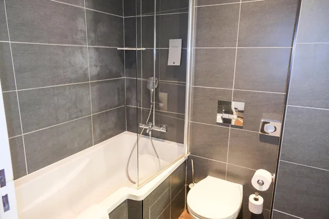 غرفة بسريرين منفصلين بإطلالة على المدينة، Thalazur Antibes - Hotel & Spa 5/6