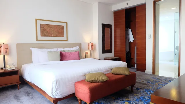 Jambuluwuk, Suite, King Bed، Jambuluwuk Malioboro Hotel Yogyakarta 2/5
