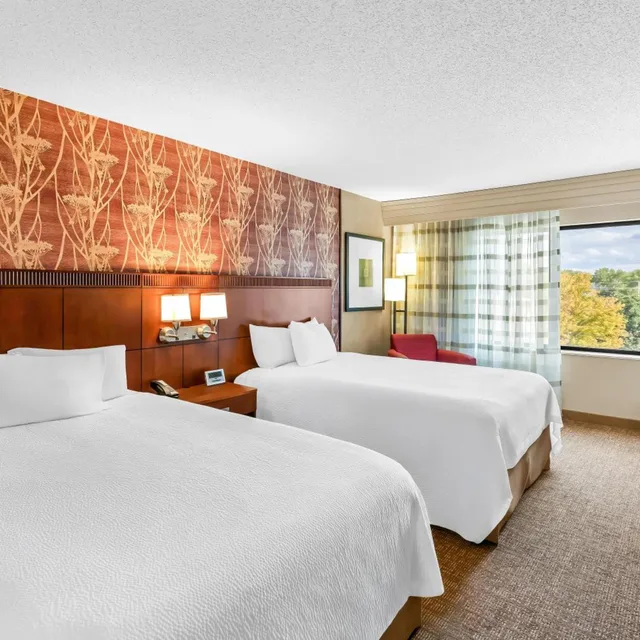 غرفة بسرير كوين، Sonesta Essential Junction City 1/5