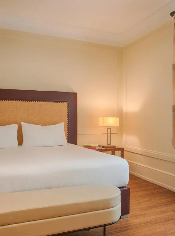Suite, Double Bed, Sofa, UNAHOTELS Deco Roma 3/10