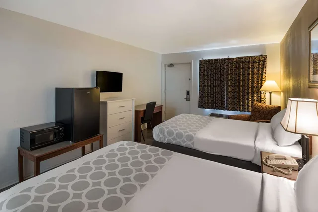 غرفة بسريرين مزدوجين، Rodeway Inn Brazil, IN 1/4