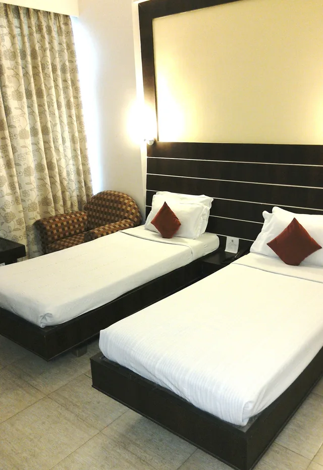 غرفة ديلوكس بسرير مزدوج، HOTEL SATYA ASHOKA 1/5