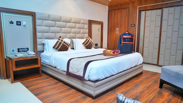 K L, Suite, King Bed، Hotel Sawera Grand 3/6