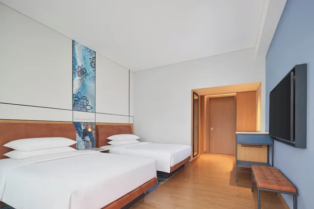 غرفة بسريرين منفصلين بإطلالة على البحر بشرفة، Four Points by Sheraton Bintan, Lagoi Bay 1/4