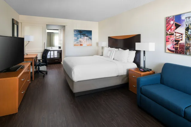 Room, King Bed, Fairfield Inn By Marriott Anaheim Resort 4/10