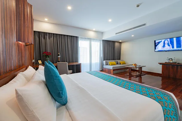 جناح بسرير كينج بإطلالة على المسبح مع أريكة، Hotel Somadevi Boutique 1/2