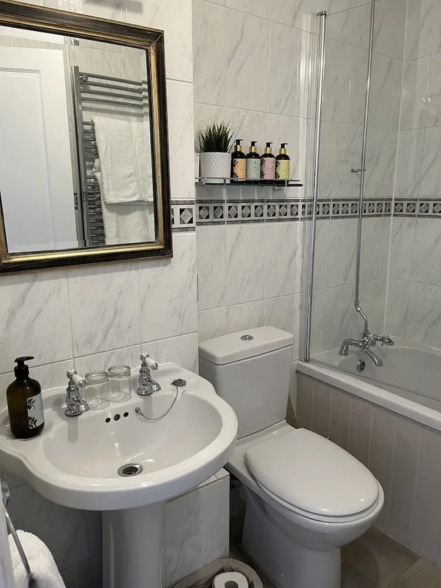 Comfort, Double Bed, Burleigh Court Cotswolds 4/5