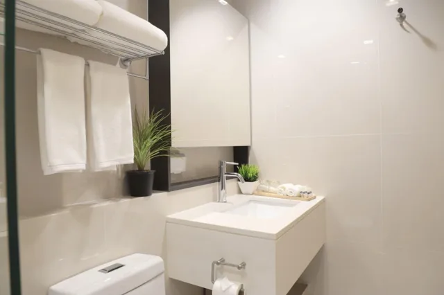 Two Bedroom Family Suites، Alix Bangkok Hotel 7/11