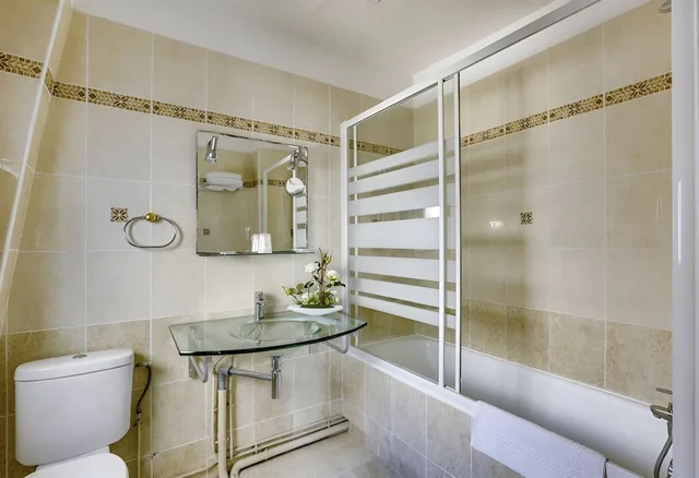 غرفة سوبيريور ثلاثية بسرير مزدوج وسرير فردي، HOTEL DU SQUARE D ANVERS 6/10