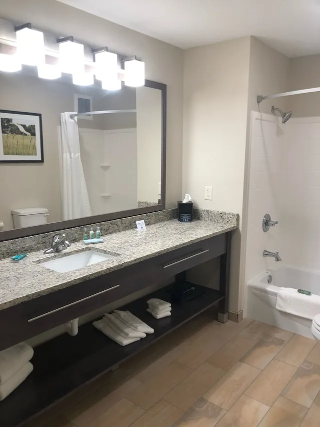 Standard, 2 Queen Beds, GrandStay Hotel & Suites Rock Valley 3/3