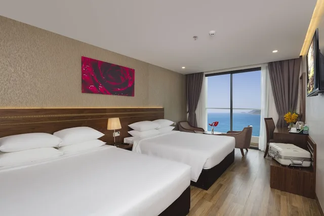 غرفة تنفيذية ثلاثية بسريرين منفصلين بإطلالة على البحر بشرفة، Sea Pearl Hotel 5/6