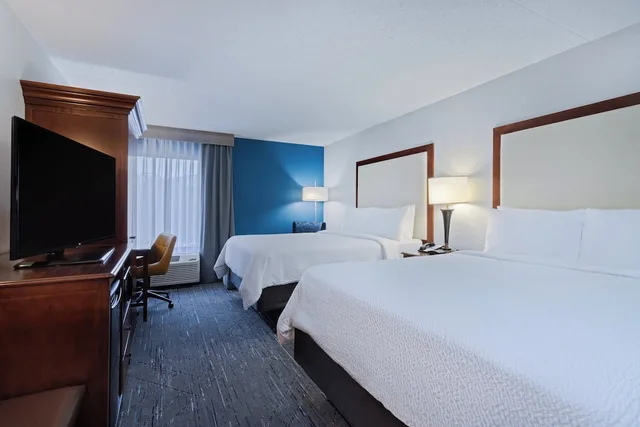 Standard, 2 Queen Beds, Accessible, Holiday Inn Express and Suites Cincinnati Riverfront, an IHG Hotel 3/8