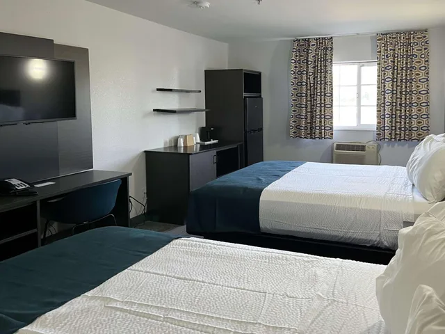 غرفة بسريرين كوين، Studio6 Suites Delano, CA 4/7