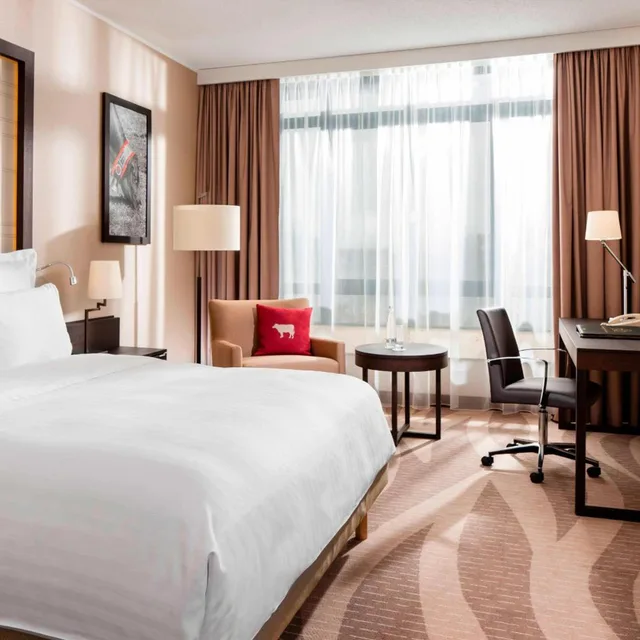 غرفة تنفيذية بسرير كينج وسرير كوين، Munich Airport Marriott Hotel 4/7