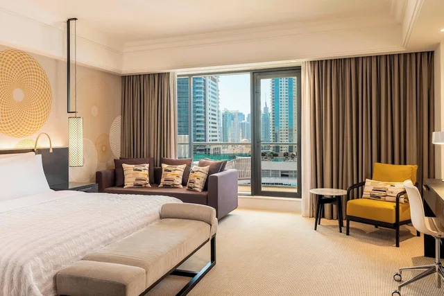 جناح جونيور بسرير كينج بإطلالة على المدينة للمدخنين، Le Royal Meridien Beach Resort & Spa 1/4