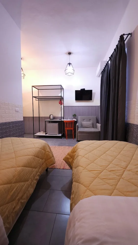 غرفة ديلوكس بسرير مزدوج وسرير فردي، Hotel Antigone 1/8