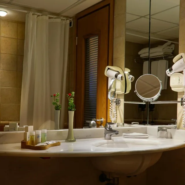 غرفة تنفيذية عائلية، Alexander Beach 5/5