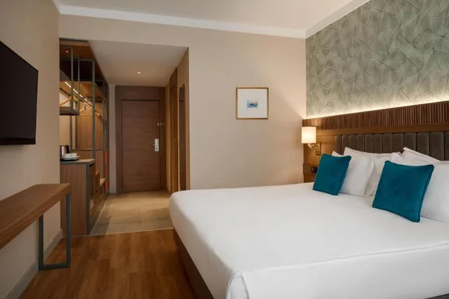 غرفة قياسية بسرير كينج بإطلالة على المدينة، Ramada Encore by Wyndham Konya Karatay 3/6